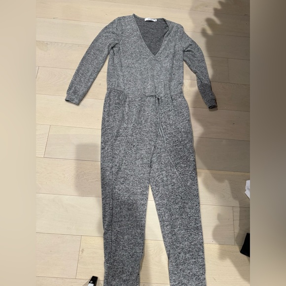 Just Fab Small Gray Jump Suit. 🌚💕 - Picture 1 of 3